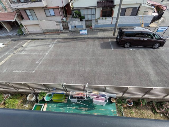 ハイツ王塚の駐車場