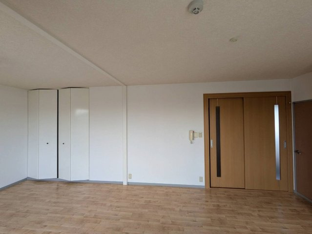 ハイツ王塚の居間・リビング