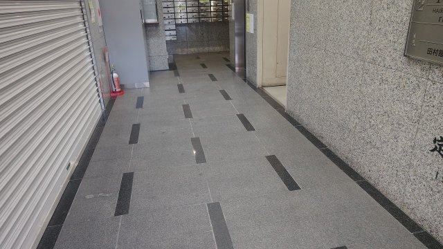 大手ビルのロビー