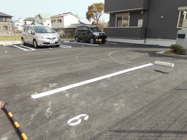 ヴィヴァレス明石の駐車場