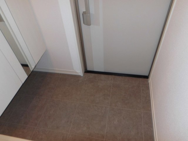 エスターテ西明石の玄関