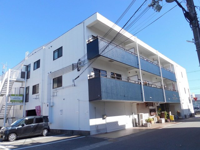 クローバーズマンションの外観