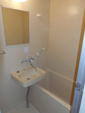 YKハイツ桜町の浴室