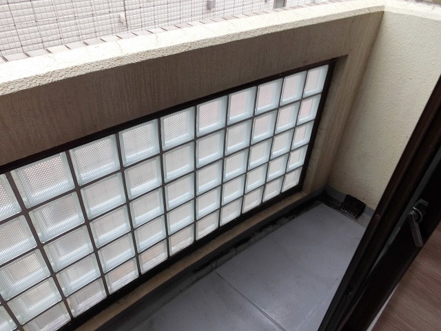 YKハイツ桜町のバルコニー