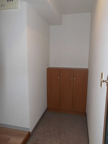 YKハイツ桜町の玄関