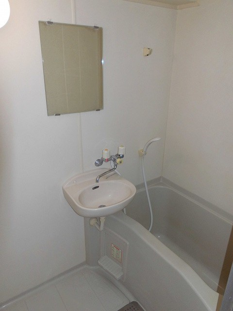 YKハイツ相生町の洗面所