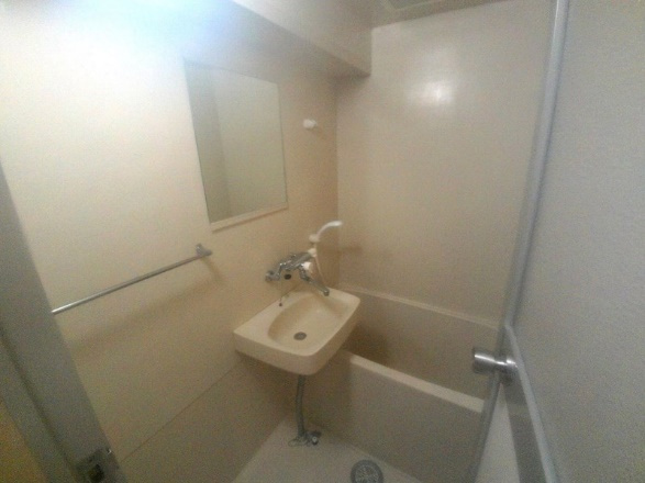 YKハイツ西明石の洗面所