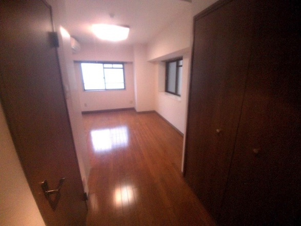 YKハイツ西明石の居間・リビング