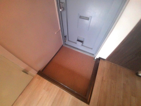 大蔵谷住宅の玄関