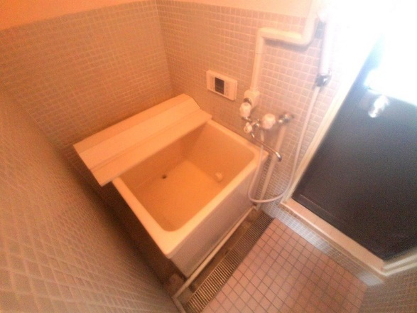 大蔵谷住宅の浴室