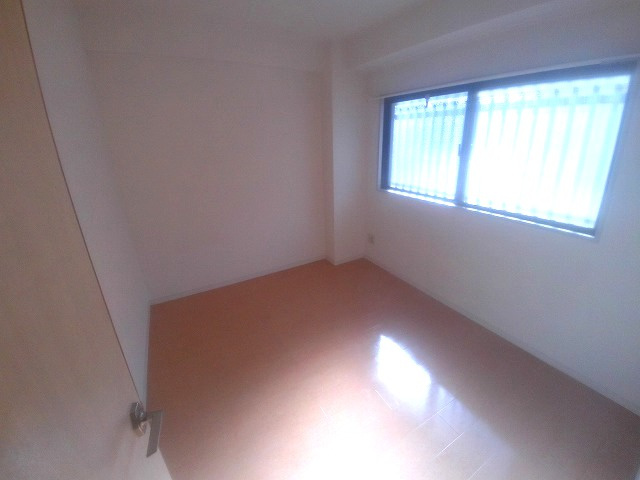 シャトー第一土山の洋室