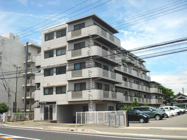 シャトー第一土山の外観