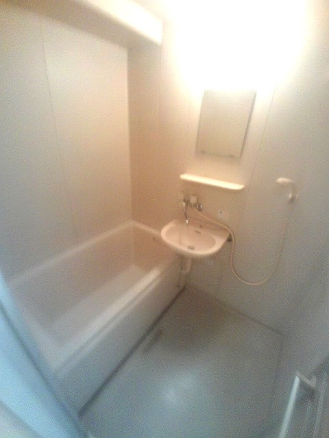 シャトー第一土山の浴室