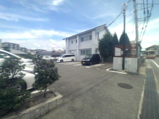 ビューハイツの駐車場