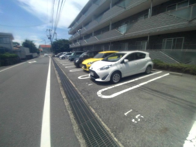 ビューハイツの駐車場
