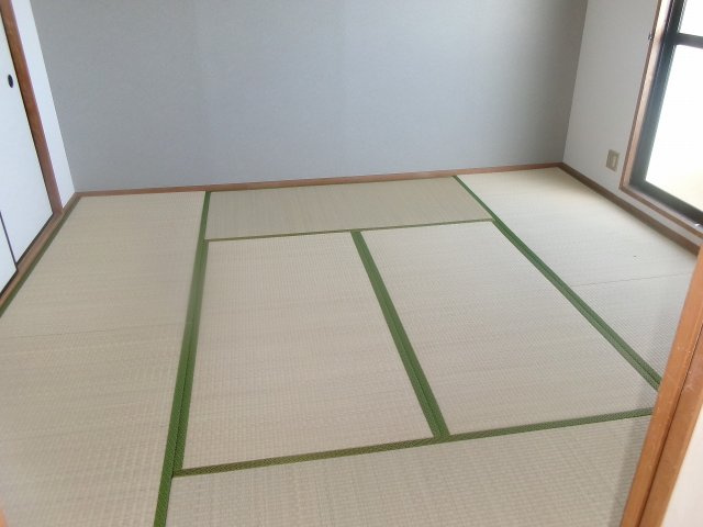 シャトー第一土山の和室