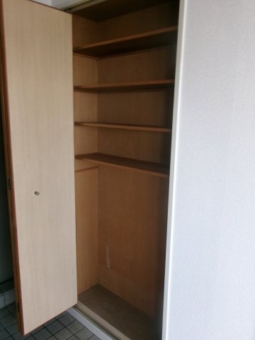 シャトー第一土山の収納
