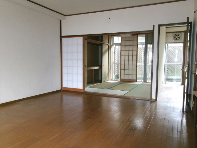 マンション大塚の居間・リビング