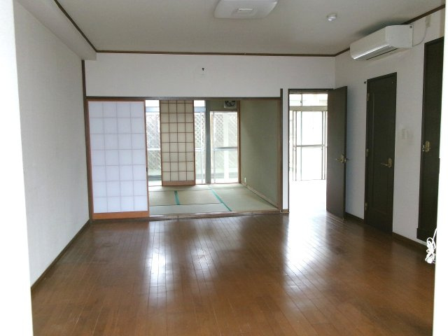 マンション大塚の居間・リビング