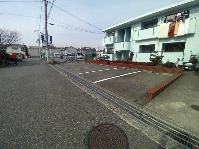 辻王ハイツの駐車場