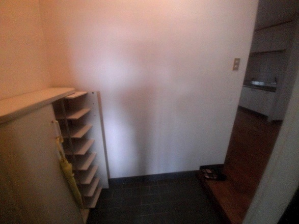 辻王ハイツの玄関