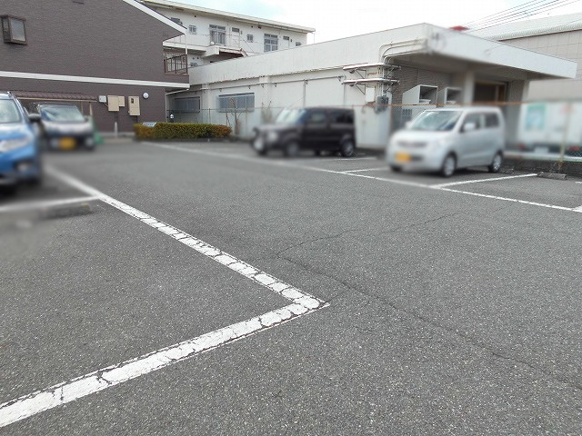 ビタミンテラス枝吉の駐車場