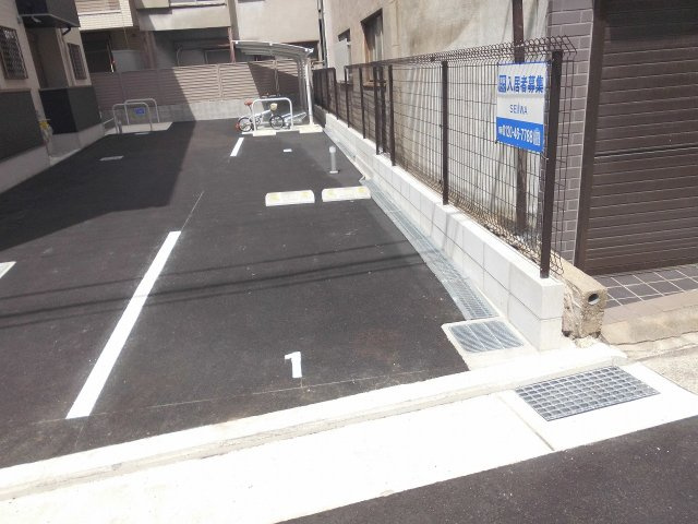 Y´ｓテラスの駐車場