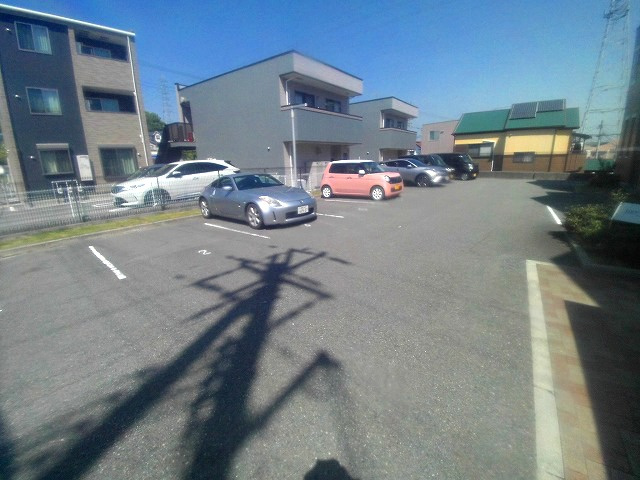 アプライズの駐車場