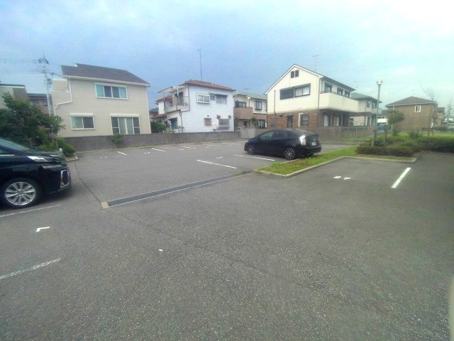 クオリティーナカハシの駐車場
