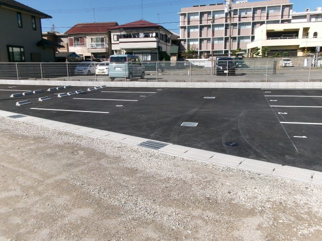 クレアトゥールの駐車場