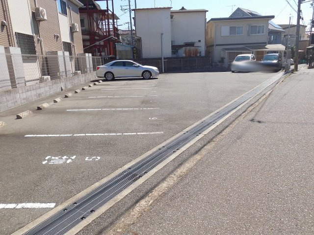 リュクス西明石Ⅱの駐車場