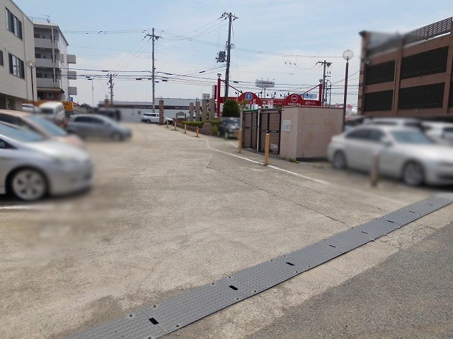 マッティーナ神戸壱番館の駐車場