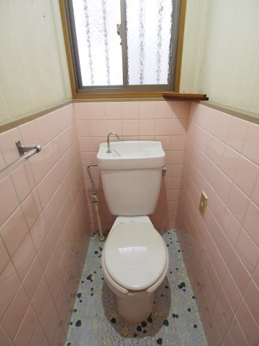 大久保町大窪戸建のトイレ|1階トイレ