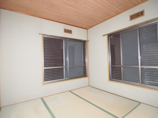 大久保町大窪戸建の寝室|1階和室4.5帖