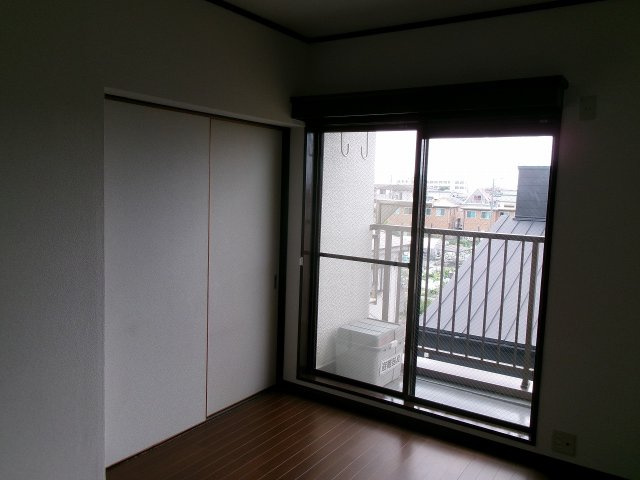 ロイヤルハイツ太寺の洋室