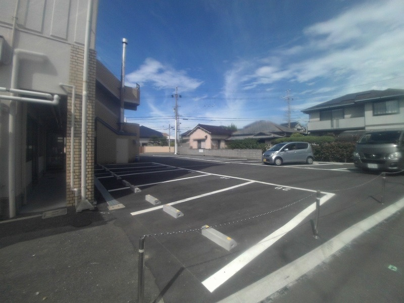ロイヤルハイツ太寺の駐車場