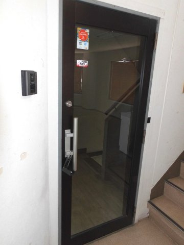 KSビルの玄関