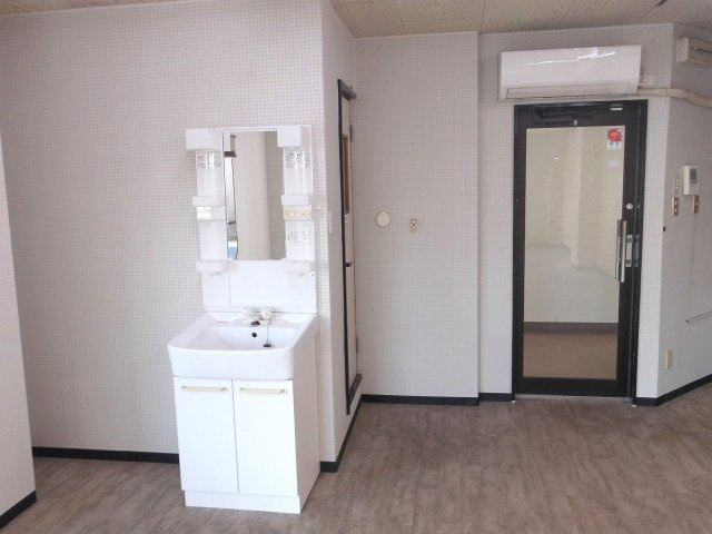 KSビルの洗面所