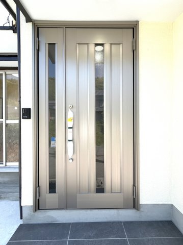 高知市五台山　中古住宅の玄関