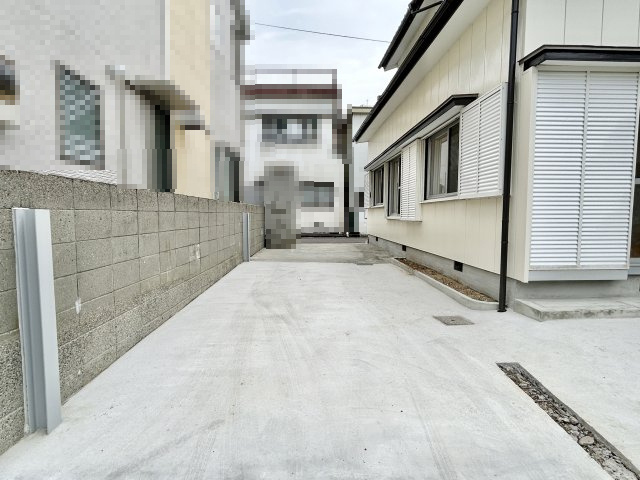高知市五台山　中古住宅の駐車場