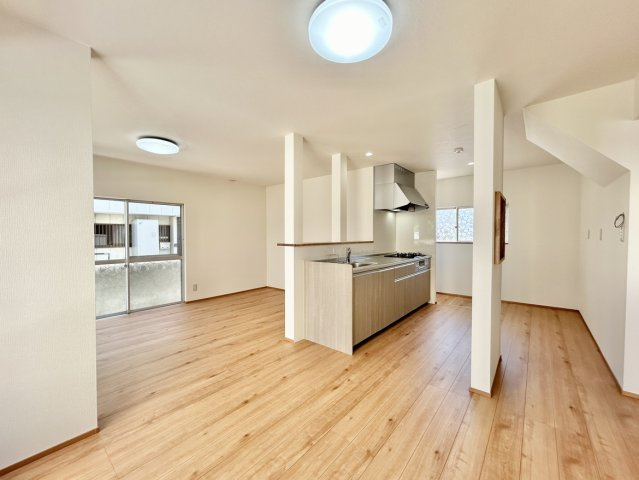 高知市五台山　中古住宅の居間・リビング