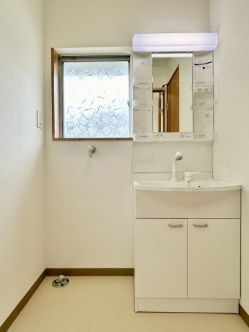 高知市五台山　中古住宅の独立洗面台