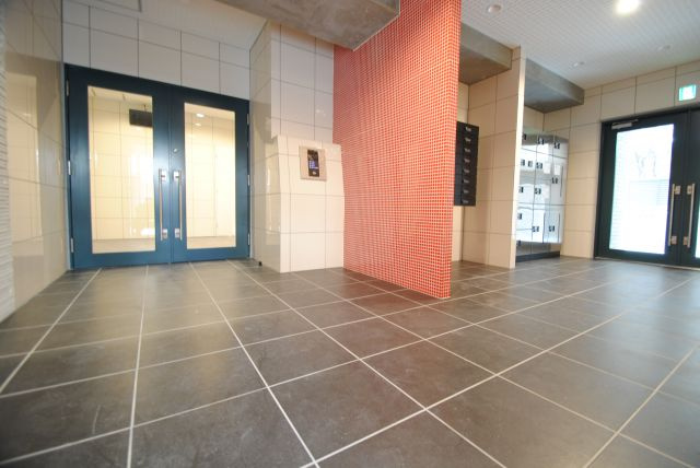 J-PLACE東町のエントランス