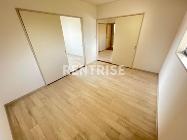 サンパレス尾崎の洋室|北洋室