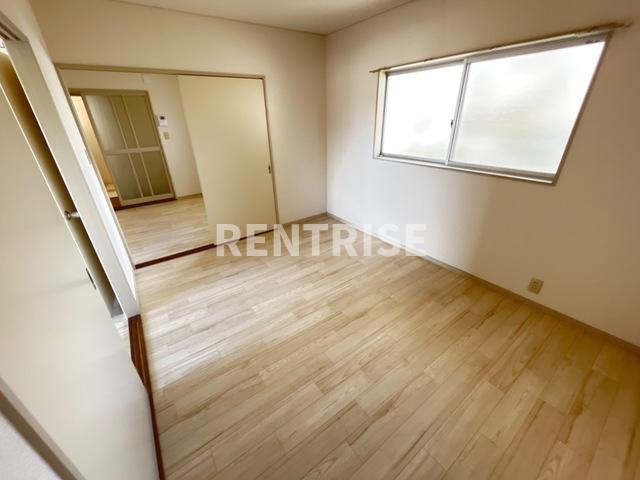 サンパレス尾崎の洋室|北洋室