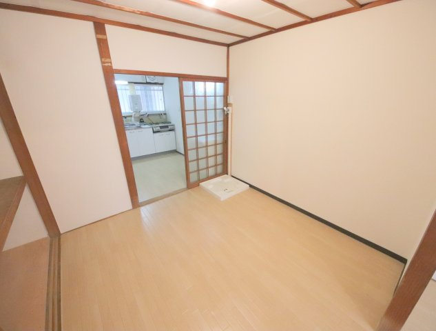 ロイヤル学園前の洋室