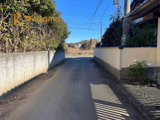 つくば市要　中古戸建ての前面道路含む現地写真|周辺環境も併せて案内致します♪
閑静な住宅地で笑顔あふれる新生活！
ぜひ現地へお越しください♪