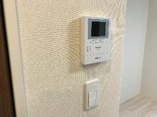 毛呂山町岩井東1丁目アパート新築工事のセキュリティ|カメラ付インターホン（イメージ）