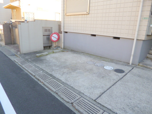 メゾンＹの駐車場