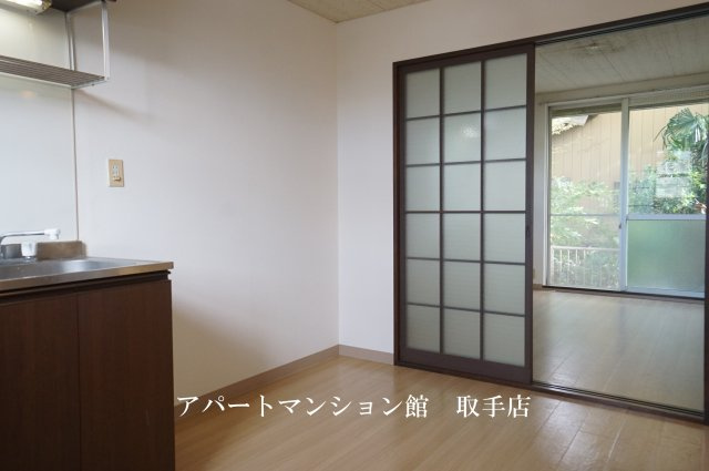 ガーデンハウス１号館の居間・リビング